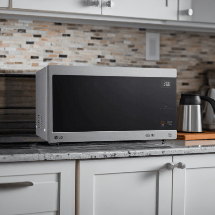 LG LMC1575ST 1.5 cu. ft. NeoChef™ Countertop Microwave with Smart Inverter and EasyClean